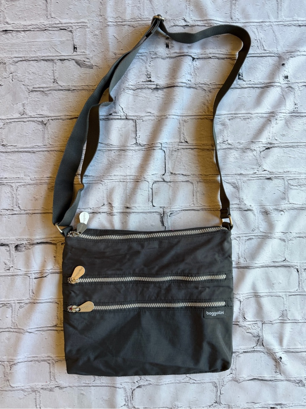 Baggallini Gray Adjustable Crossbody Purse Bag Tote Multi Zip Travel Utility